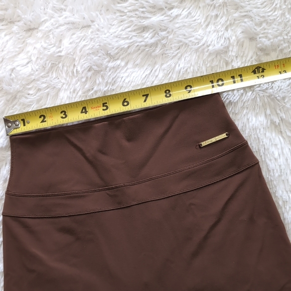 Gymshark x Whitney Simmons Scrunch Cycling Shorts - Brown - Picture 6 of 9